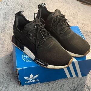Adidas NMD_R1 PRIMEBLUE Men's size 7 Black and White Shoes